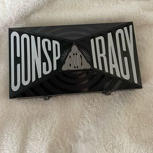 Jeffree star eyeshadow palette